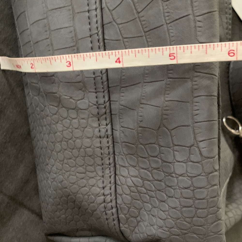 Thirty-One Gray Croc-Embossed Tote with Strap - Picture 10 of 12